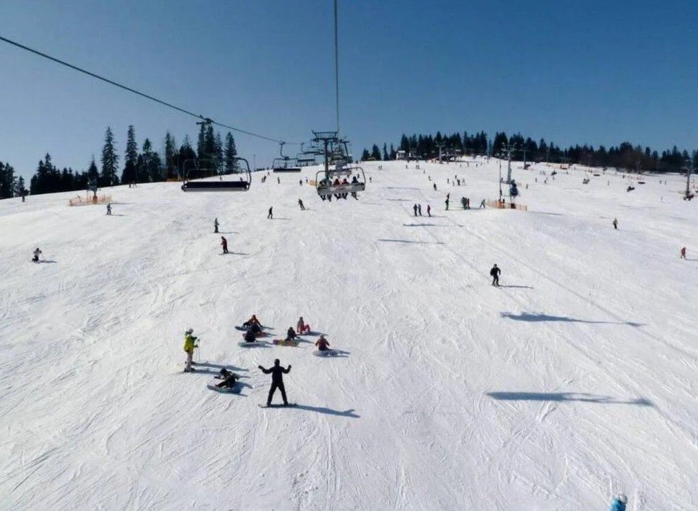 Munții Tatra deasupra stațiunii Zakopane